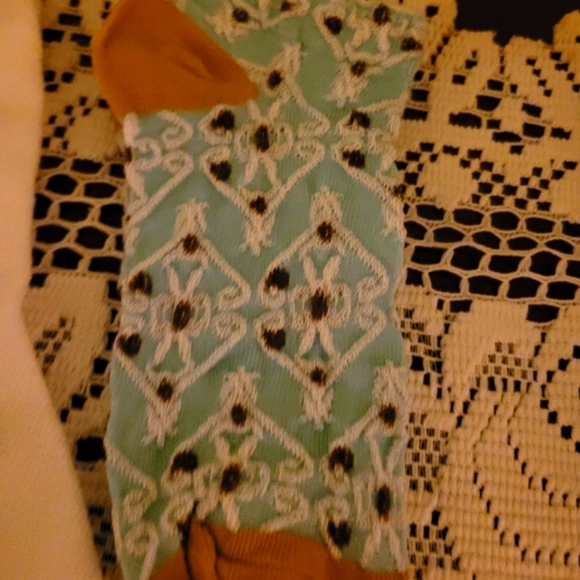 2 PAIRS OF SOCKS, FOOTIES AND ANKLETS - Picture 3 of 9